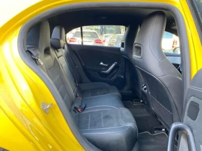 dentro atrás derecho